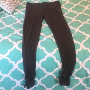 Hollister leggings with bottom scrunched detailing